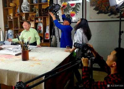 叶向阳生活-中宣部讲述中柬友好的纪录片《光阴的故事》，近日继续拍摄书画家叶向阳为中柬建交60【图4】