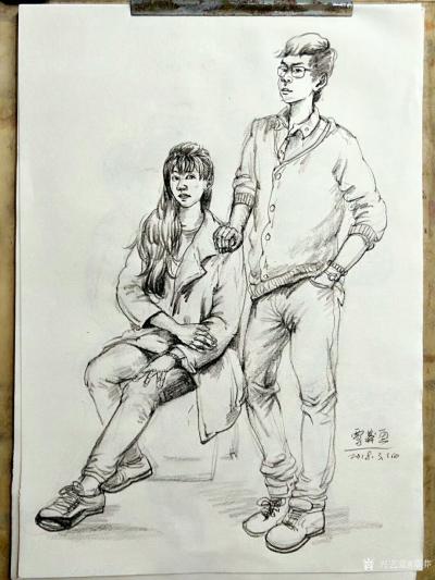 覃莽日记-我的自画像速写赏析
头部为第一主体，手为第二主体，所以要画细一点。衣服和玩具为【图4】