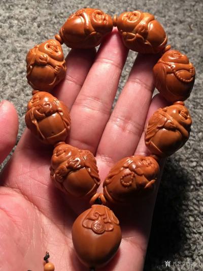 税小宁日记-核雕:题材：八宝弥勒 尺寸：2.2*2.8左右核质：四花油核 苏工最受欢迎的弥勒【图1】
