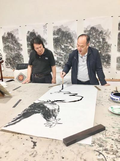 叶仲桥生活-5月11日到北京宋庄画家村参观学习交流，拜访国画大师黄智程先生并与他合作挥毫泼墨【图4】