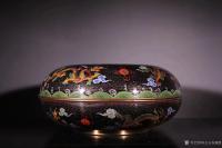 艺术家东方古玩城堡收藏:清代“大清乾隆年制”款 铜胎景泰蓝文房盒、
此件藏品取精铜【图0】