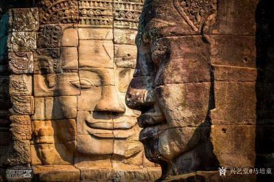 马培童日记-十四，“我爱上吴哥，走近佛陀”
  自从我爱上了吴哥窟，画吴哥窟，走近佛陀，是【图1】