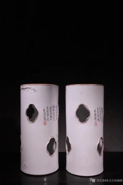 东方古玩城堡收藏-晚清，浅降彩名家李瑞山款 花鸟开窗帽筒一对、瓷胎洁白，鸡皮釉明显，绘画花鸟风格突【图1】