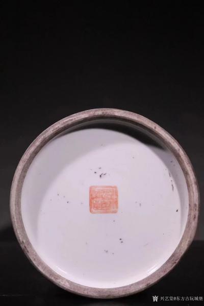 东方古玩城堡收藏-晚清，浅降彩名家李瑞山款 花鸟开窗帽筒一对、瓷胎洁白，鸡皮釉明显，绘画花鸟风格突【图8】