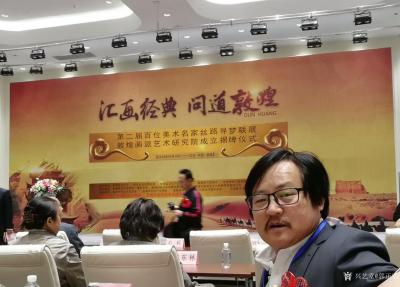 郭正明荣誉-2018.4.18曰郭正民在敦煌会展中心画展开幕中，图为与著名画家海军创作室主任【图1】