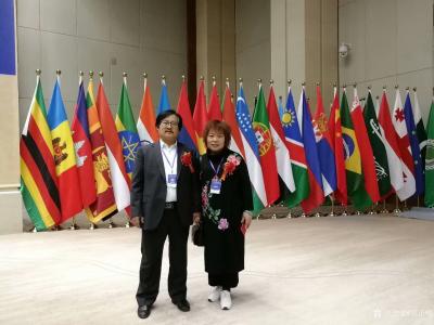 郭正明荣誉-2018.4.18曰郭正民在敦煌会展中心画展开幕中，图为与著名画家海军创作室主任【图2】