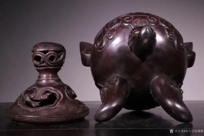 东方古玩城堡收藏-清代，沉香木雕三足冲天耳炉
此件藏品取名贵沉香为材，料子油性好，器形雅致，皮壳【图8】