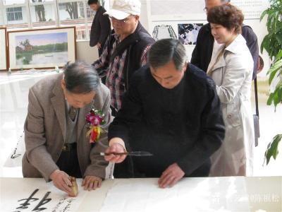 陈祖松荣誉-与中国书画家协会主席刘金才教授同台挥毫。【图5】