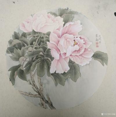 王嵩淼日记-雨中看牡丹，风雨中的牡丹也是翩翩起舞，花香依然弥漫，它低着头花瓣包着花房就好像母【图1】