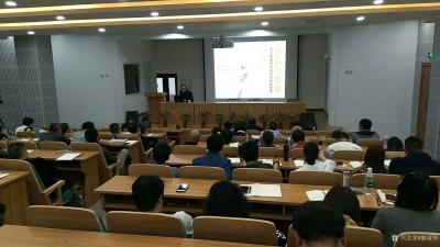 郭雨铮生活-在中国美术学院.报告厅听讲座:
“关于中国画传统与当代的思考.自信与包容.”
【图3】