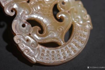 东方古玩城堡收藏-汉代 青白玉兽纹龙璜佩
长7cm 宽4.8cm 厚0.4cm 重24克、双面精【图2】