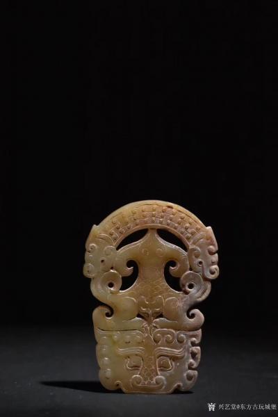 东方古玩城堡收藏-汉代 青白玉兽纹龙璜佩
长7cm 宽4.8cm 厚0.4cm 重24克、双面精【图3】