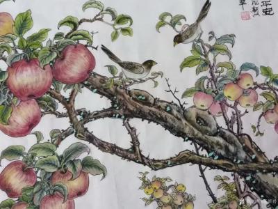 陈新兴日记-刚画完的创意‘’烟台苹果‘’，定制国礼画作品，欢迎朋友指教，欣赏。【图6】