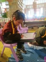 艺术家刘永铎日记:小班今天的波洛克流淌艺术，结合音的节奏，感受与激情碰撞后的画【图2】