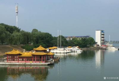 刘应雄日记-刘应雄常徳采风写生作品-------《太陽山下春常在》。画面以太陽山和柳叶湖为素【图1】