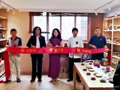 朱德茂生活-5月29日为上海大自鸣钟《忆麓苑》会所题写招牌并开业剪彩。【图2】