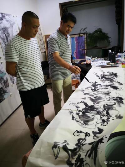 阎敏日记-酒后在朋友的画室里笔墨放纵了一下，如奔马自由驰骋，快意天地，舒爽！【图1】