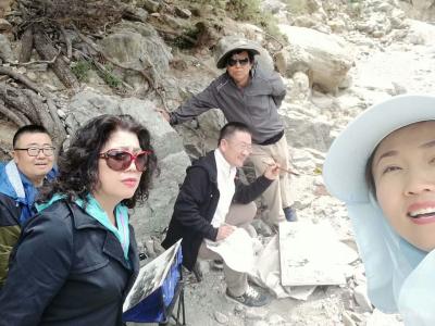 陈秀梅日记-昨天早上七点多我们几位老师约好去贺兰山苏峪口里面写生，对面大山心灵深处在呐喊着，【图1】