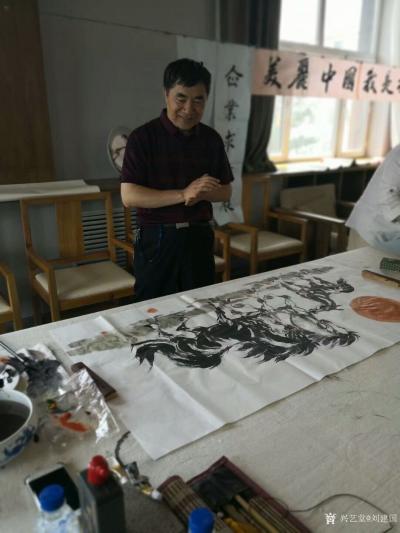 刘建国日记-朝阳区‘’长春德苑”笔会作品《马到成功》，《与你同行》，《雄风》，合影留念。【图1】