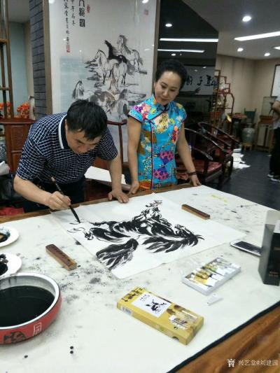 刘建国日记-朝阳区‘’长春德苑”笔会作品《马到成功》，《与你同行》，《雄风》，合影留念。【图5】