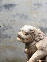 艺术家明清古艺收藏:石雕：瑞兽
瑞兽又称为祥瑞，神态威猛，蹲坐在莲花座上，威武【图2】