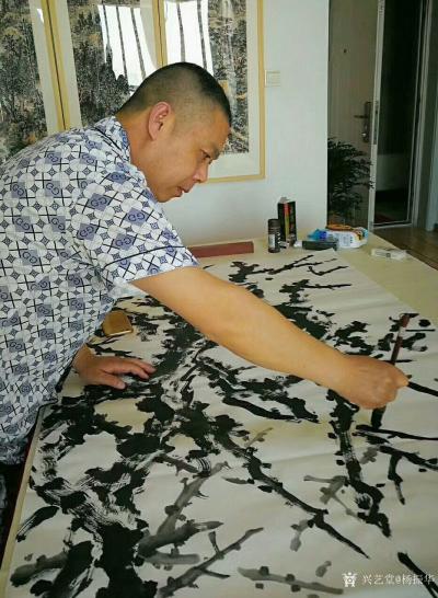 杨振华日记-炎炎夏日，何处寻清凉？画几幅梅花，既有芬芳，更有冬意，心静自然凉，哈哈。国画《红【图4】