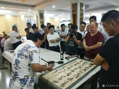 贾立新日记-现场挥毫泼墨，，，，书《横看成岭侧成峰，远近高低各不同，不识庐山真面目，只缘身在【图3】