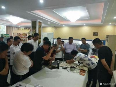 贾立新日记-现场挥毫泼墨，，，，书《横看成岭侧成峰，远近高低各不同，不识庐山真面目，只缘身在【图4】