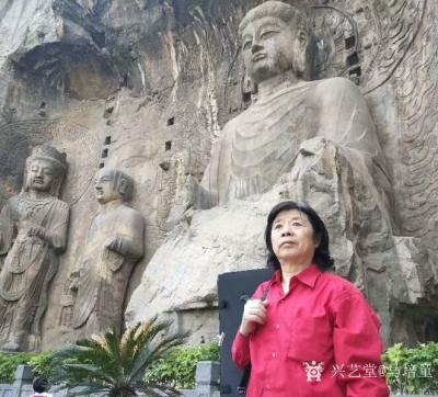 马培童日记-二十一，走进龙门奉先寺，目识心記。
  奉先寺是龙门石窟规模最大、艺术最为精湛【图4】