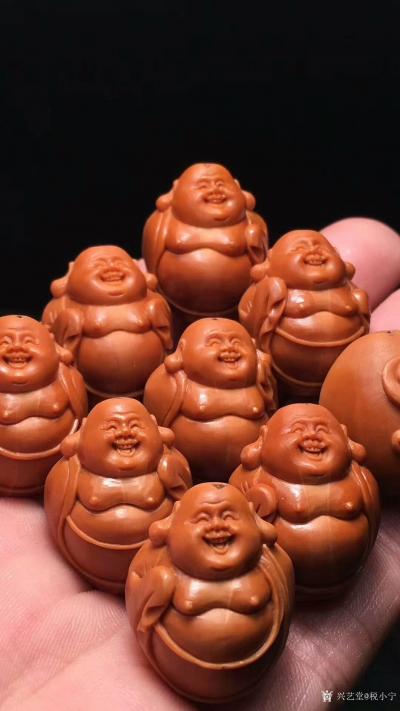 税小宁日记-精工铁核《开心弥勒》尺寸：2.0×2.5 纯手工，精选顶级老铁核雕刻，干净细腻，【图1】