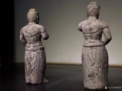 罗邵华收藏-唐  天王力士像 
尺寸；高84// 青石制
力士头梳拳形髻 眉毛倒竖 双目【图6】