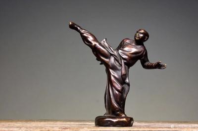 明清古艺收藏-案头摆件“武僧” 练武
尺寸：高23，铜制
造型独特 罕见 武术形态各异
【图5】