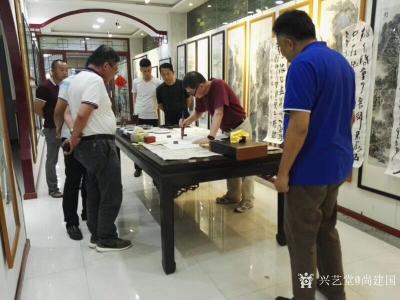 尚建国日记-善行天下，友朋兄弟结佛缘！
金昌的杨兄，汇集海内外书画英才，打理着自己的书画院【图1】