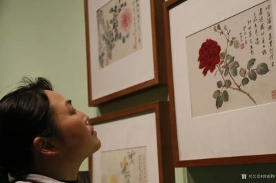 郭雨铮生活-总是让自己陶醉在绘画艺术作品之中。
  每张画的问题都一样，本身没有冒险，画没【图3】