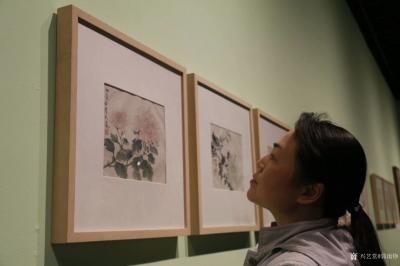 郭雨铮生活-总是让自己陶醉在绘画艺术作品之中。
  每张画的问题都一样，本身没有冒险，画没【图5】