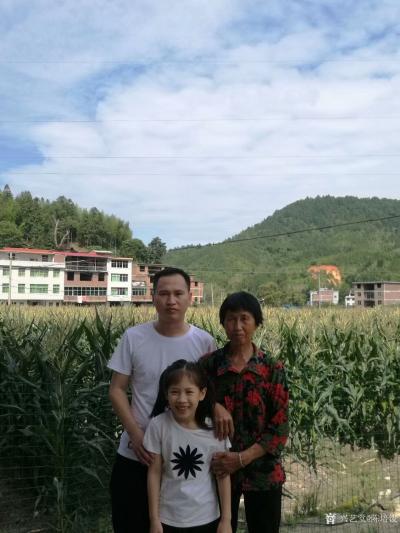 陈培泼日记-小诗一首《给母亲》
～陈培泼～
父亲走了
母亲失去了吵嘴的机会
也失去了【图1】