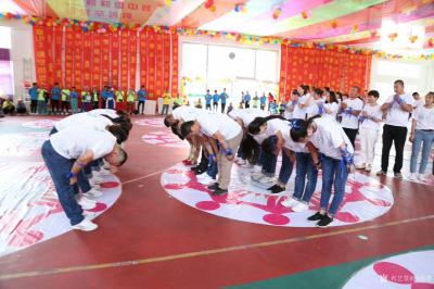 杨牧青日记-是日，应“万象LP1”教育杨牧青书赠“桃李满天下”在塞上银川中学开展公益活动。【图2】