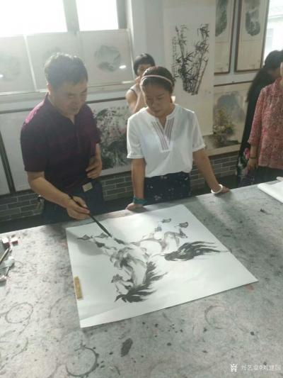 刘建国日记-对话大师后裔，领略悲鸿精神，与徐悲鸿曾孙女徐步宇交流画马！徐步宇现场绘制《振兴东【图1】