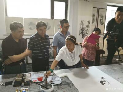 刘建国日记-对话大师后裔，领略悲鸿精神，与徐悲鸿曾孙女徐步宇交流画马！徐步宇现场绘制《振兴东【图4】