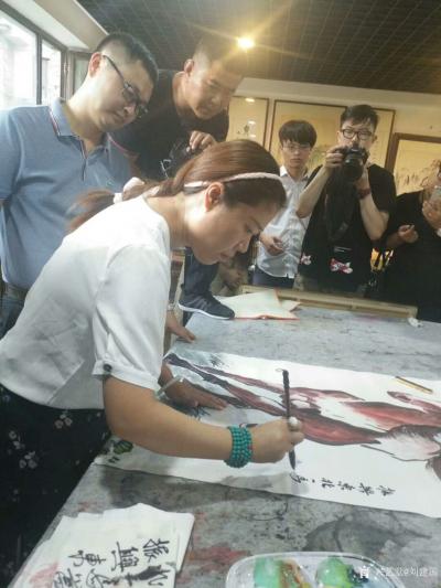 刘建国日记-对话大师后裔，领略悲鸿精神，与徐悲鸿曾孙女徐步宇交流画马！徐步宇现场绘制《振兴东【图5】