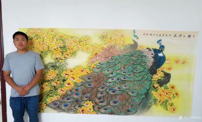 胡记领收藏-宁夏固原市原州区的客户订制的工笔孔雀花鸟画《锦上添花》，尺寸280*140cm，【图2】