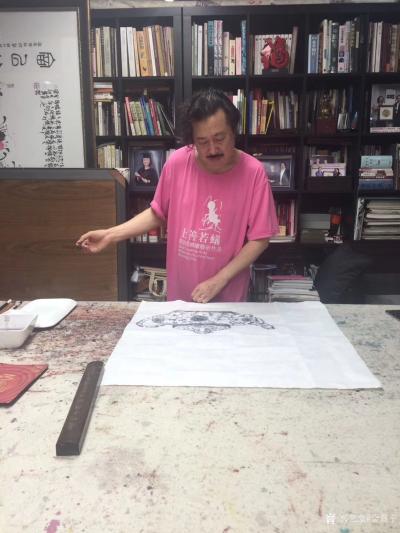 金新宇收藏-百名画家合作百壶工程，现已邀请了八十多位全国各地的画家合作，目前己完成八十余幅。【图1】