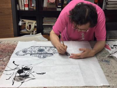 金新宇收藏-百名画家合作百壶工程，现已邀请了八十多位全国各地的画家合作，目前己完成八十余幅。【图3】