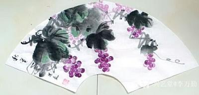 李万勤日记-国画葡萄扇面一组，请欣赏。
以寂寞为伴，书画相陪，感受那一丝丝乐趣。【图2】