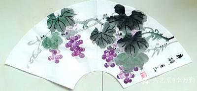 李万勤日记-国画葡萄扇面一组，请欣赏。
以寂寞为伴，书画相陪，感受那一丝丝乐趣。【图5】