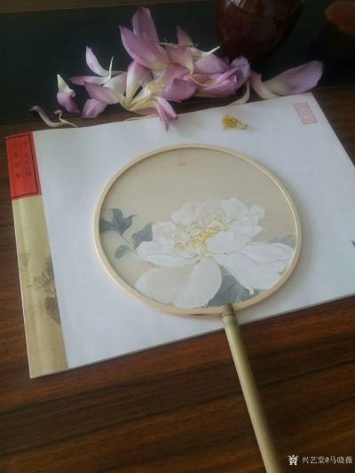 马晓薇日记-扇面《百花图》系列作品，手如柔荑，肤如凝脂，领如蝤蛴，齿如瓠犀，螓首蛾眉，巧笑倩【图4】