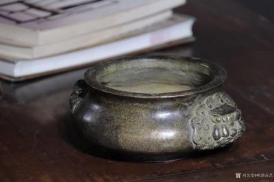 明清古艺收藏-双兽香炉
铜. 尺寸直径16 最大20 高7.5
造型霸气. 双面兽头面. 【图1】