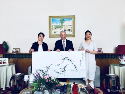 李尊荣日记-今天广然艺术团队走进了摩洛哥大使馆，大使梅库阿尔先生对中国的龙文化，鱼文化及中国【图5】