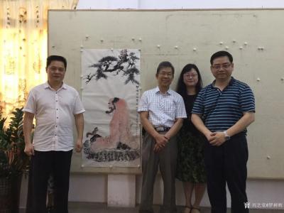 罗树辉生活-今天“三剑客”小型雅聚，一边听歌，一边踏着音乐的节奏与韵律，挥毫泼墨，不亦乐乎。【图3】