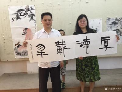 罗树辉生活-今天“三剑客”小型雅聚，一边听歌，一边踏着音乐的节奏与韵律，挥毫泼墨，不亦乐乎。【图5】